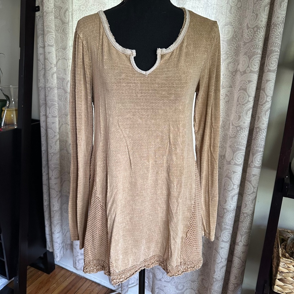 Gimmicks by BKE Tan Open Back Crochet Lace Trim Tunic Top Small Boho Pointelle